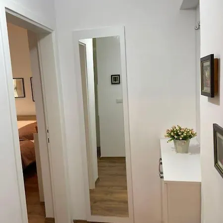 Апартаменты Aden's House *