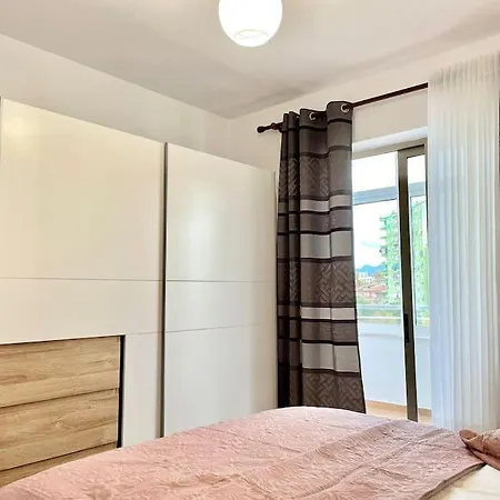 Aden's House Апартаменты Тирана